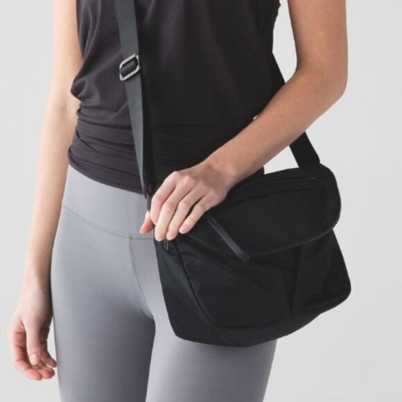 Lululemon Festival Bag II "LIKE NEW" - Picture 14 of 16